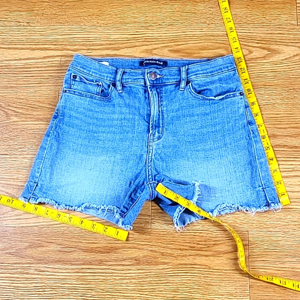 CALVIN KLEIN CK HIGHRISE 29x3 GIRLS WOMEN PREOWNED LIGHT WASH FADE CUTOFF SHORTS